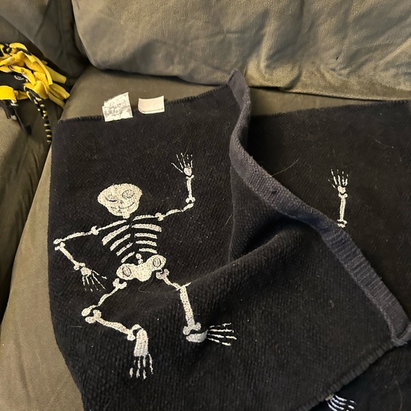 Skeleton embroidered mat - Picture 3 of 4